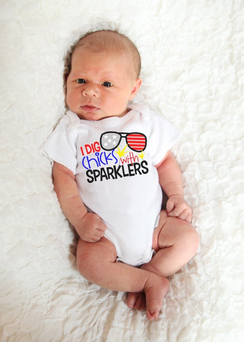 i dig chicks with sparklers 4th of july Shirt Boys